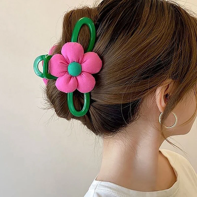 対照的な色の花のヘアクリップ,大きなクリップ,お団子,頭の後ろ,かわいい