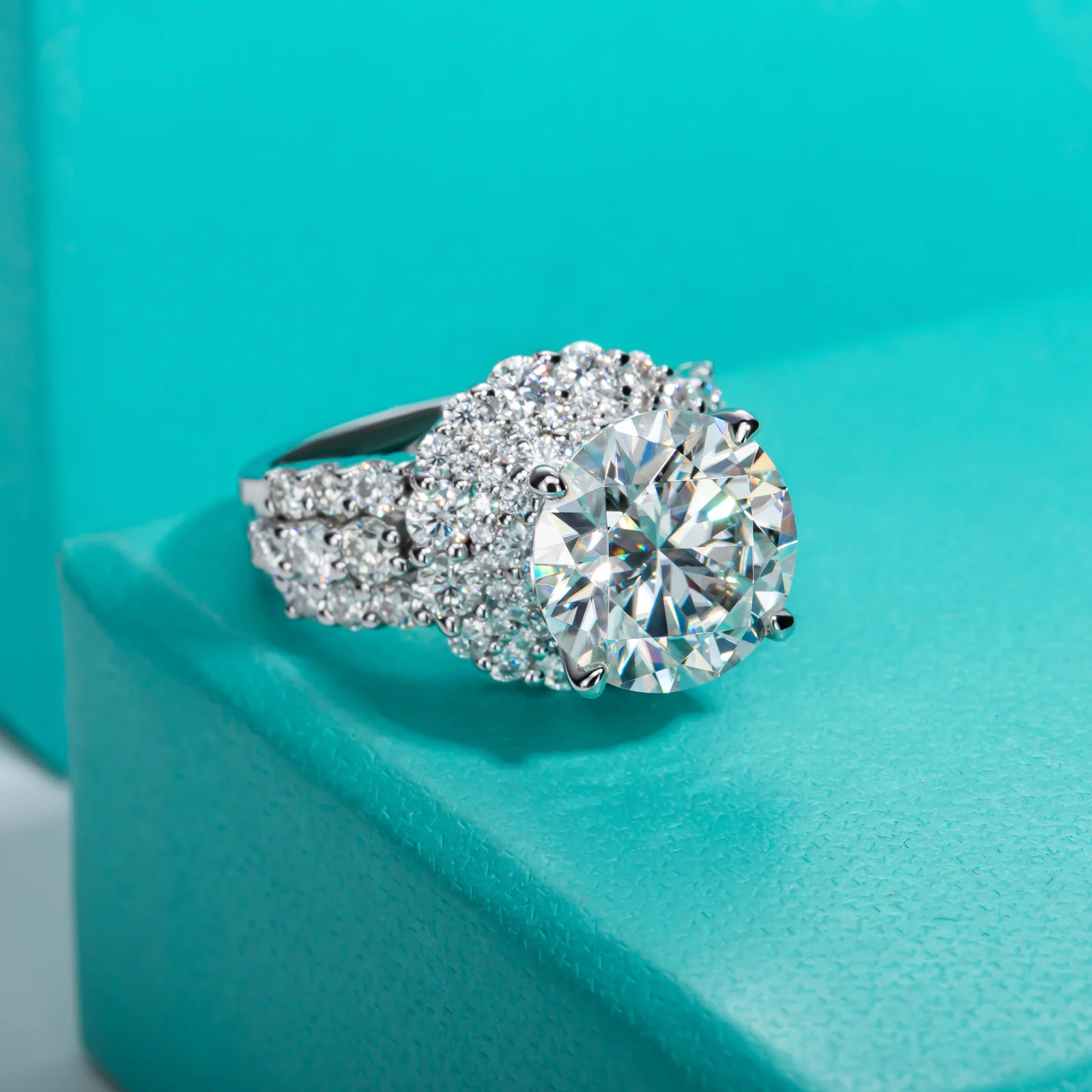 Anujewel 6,92 cttw d AnuJewel 6,92 cttw D Farbe Moissanite Halo Verlobungsring 18K Gold Überzogene Luxus HochzeFarbe Moissan ite Halo Verlobung sring 18 Karat vergoldet Luxus Ehering Ringe für Frauen Schmuck Großhandel – Detail 3