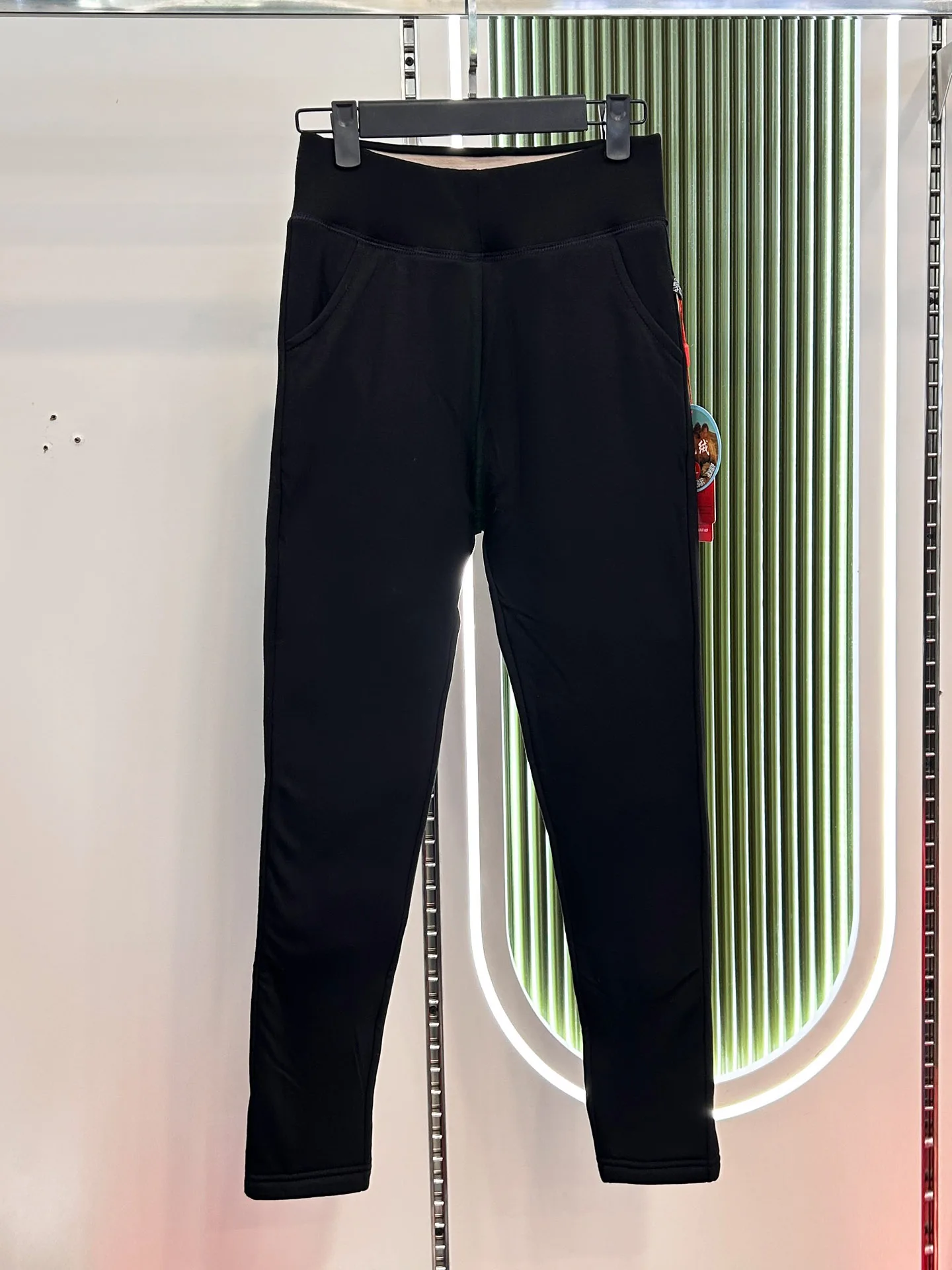 厚みのあるキャメルダウンハイウエスト冬用暖かいパンツ中年および高齢者の女性用黒綿下着アウターウェア