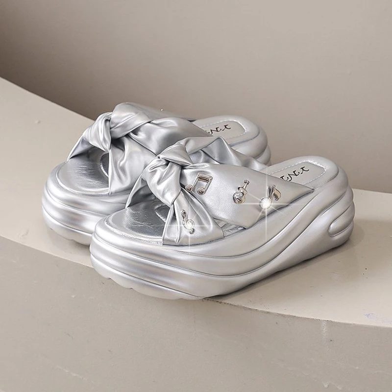 

Женские сандалии на танкетке в римском стиле, серебристо-бежевые, со стразами, с узлом, летние, на толстой подошве, уличный тренд