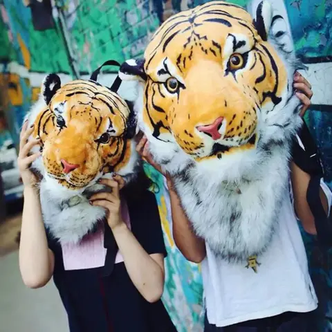 GD Tiger Head Axelväska 2025 Lejon Ryggsäck Gatu Trend Rolig Personlighet Stjärna Samma Stor Kapacitet Par Unisex Resväska 8 best sales lejonväska - №2