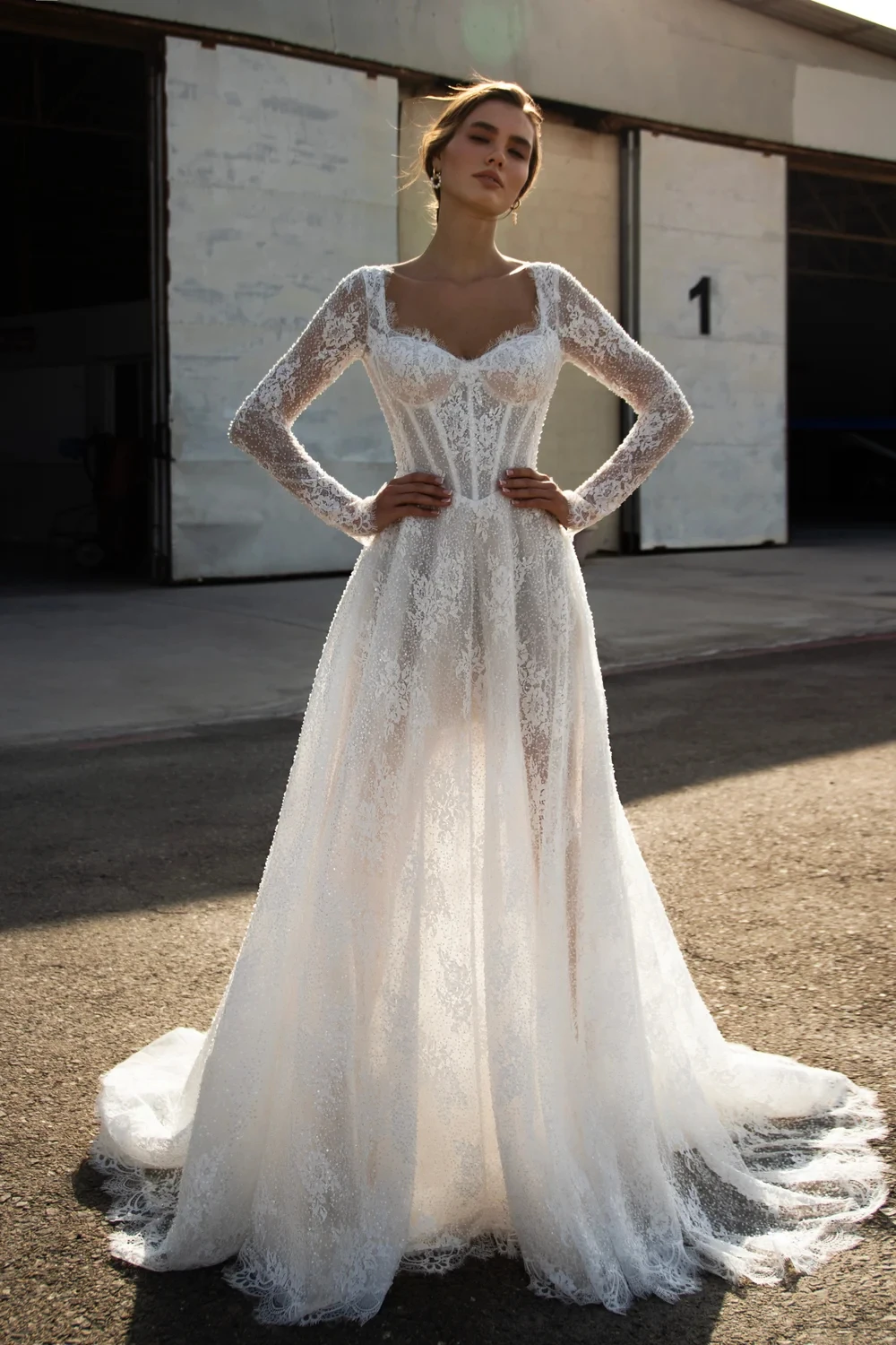 

Customized Elegant White Lace Wedding Dress Classic Sweetheart Long Sleeves Bridal Gowns Soft A-Line Court Train Robe de mariée