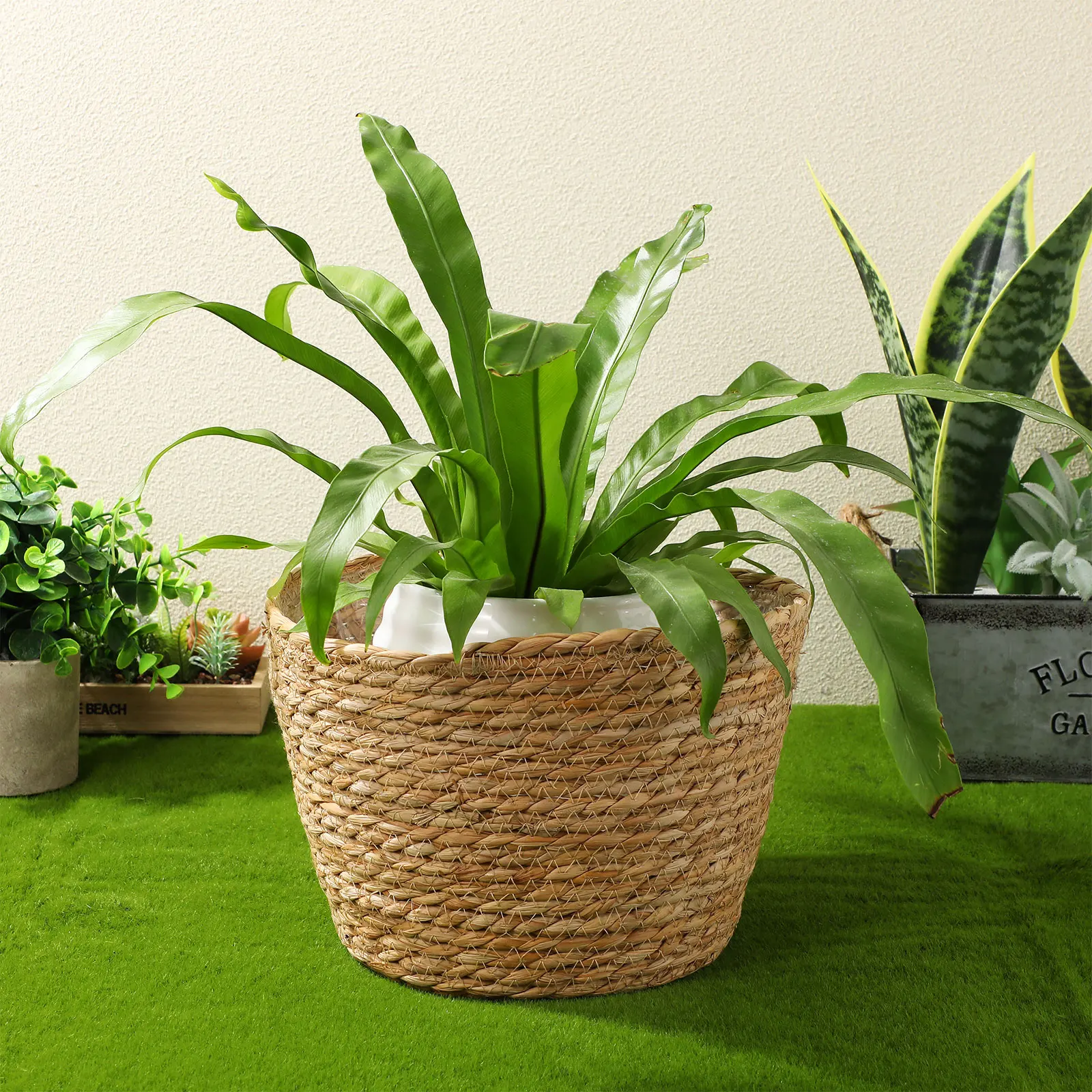 

Rustic Woven Flower Straw Pot Durable Storage Planter For Indoor Outdoor Use Handwoven Basket With Liner Decorative