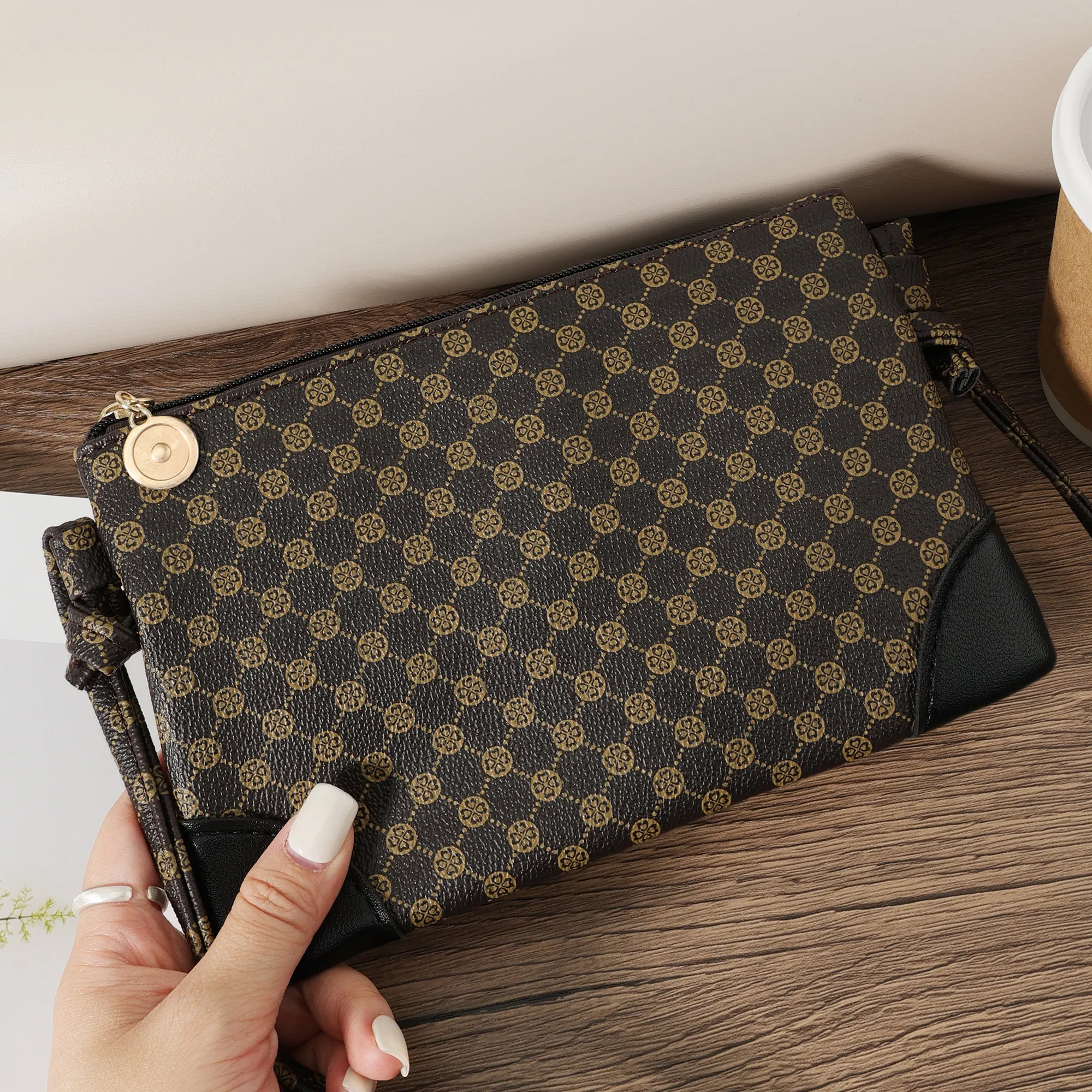 

Fashionable envelope square printed crossbody bag, PU leather retro printed shoulder bag, perfect for daily use strap bag
