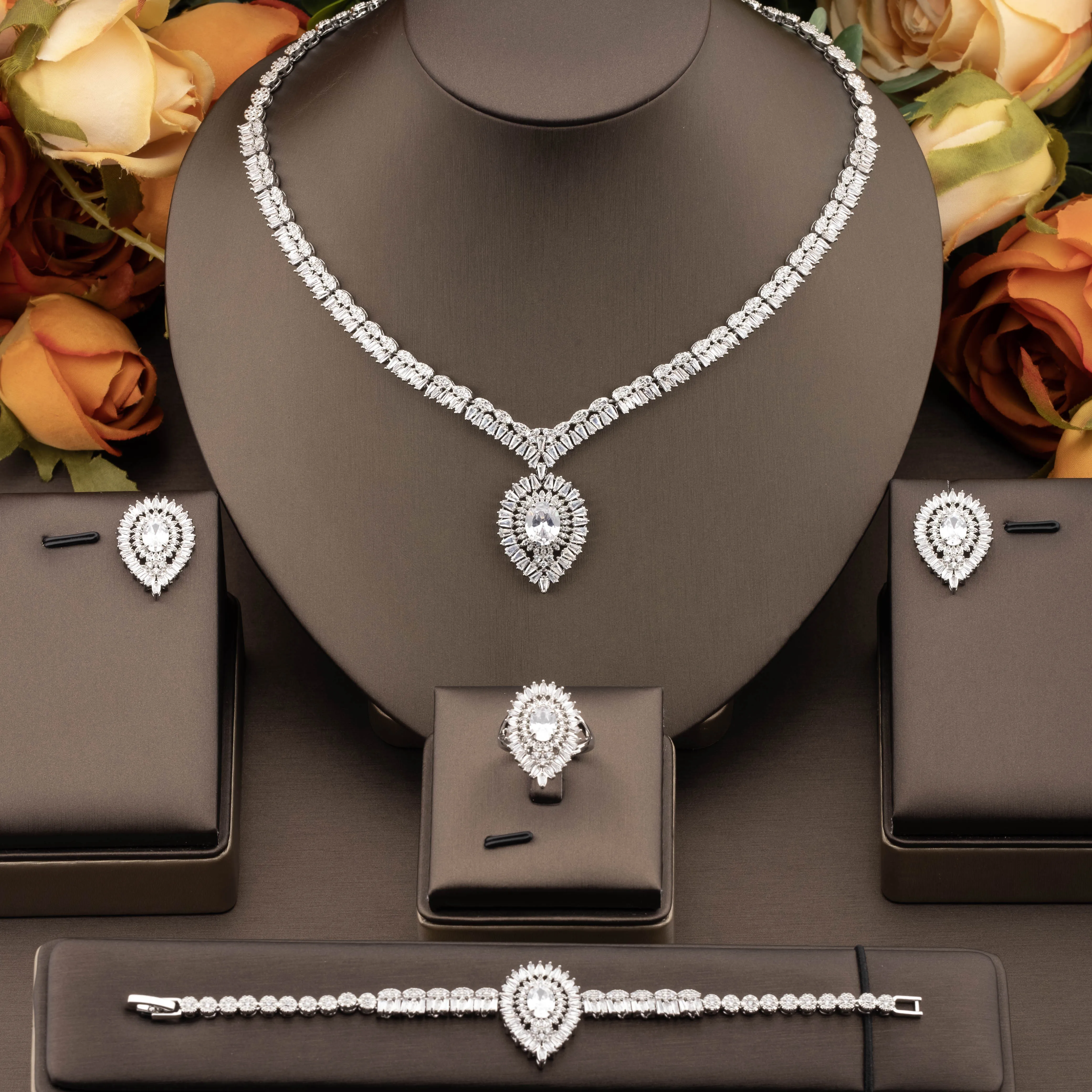 

1 Set of Luxurious and Elegant Jewelry Set with Sparkling Cubic Zirconia Sun Design, Suitable for Women to Wear at Parties and Banquets. Gift Box Not Included