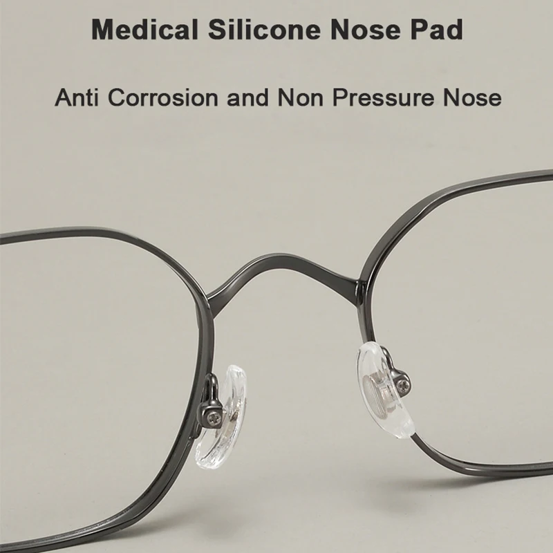 نظارات مضلعة كلاسيكية فاخرة على الطراز الياباني للرجال والنساء، نظارات كورية خفيفة للغاية من التيتانيوم الخالص