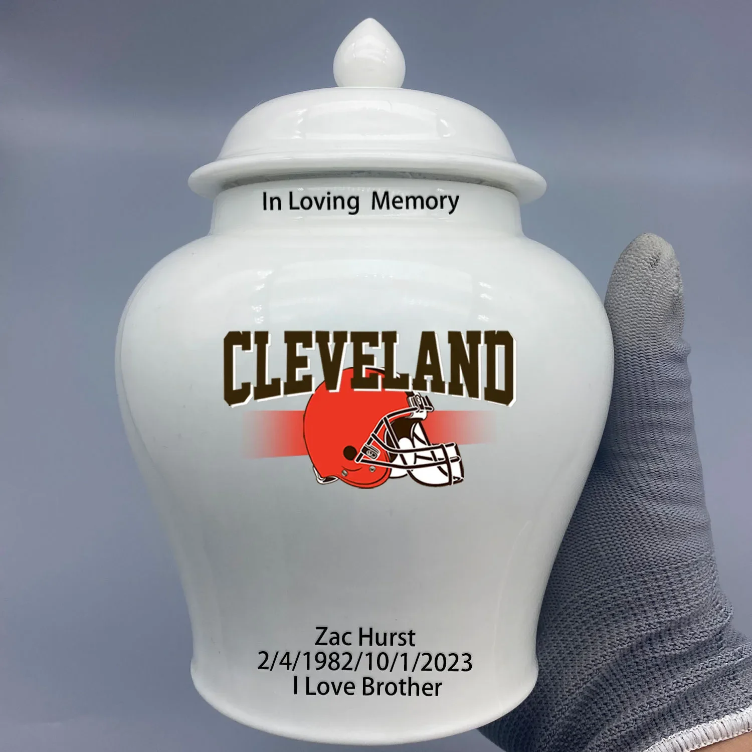 Medium Urn for Cleveland Browns-themed Logo Urn.Please send me the customize information-name/date and number on the urn