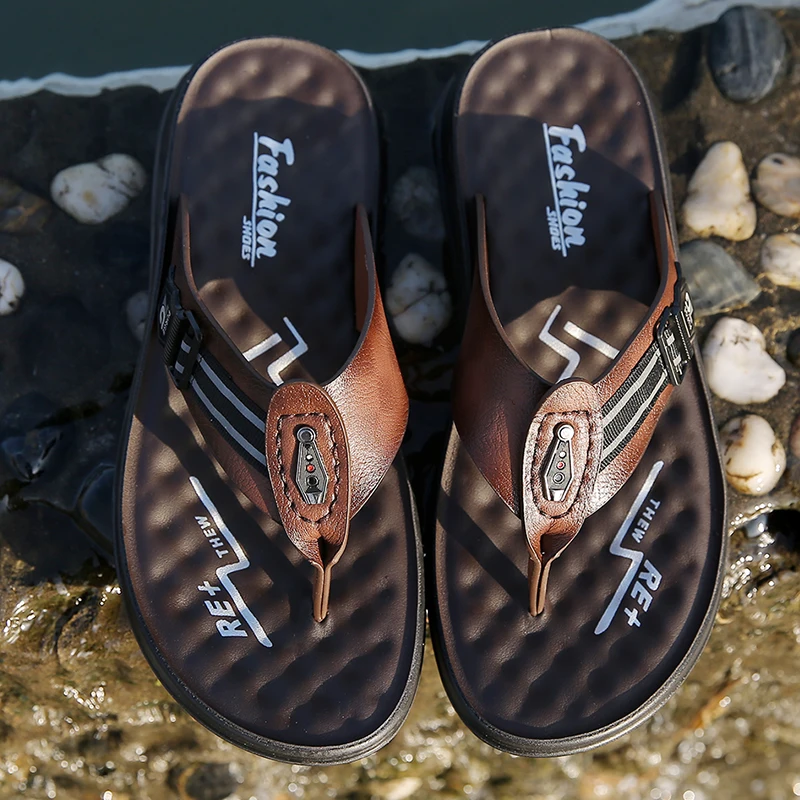 

Outdoor Casual Men Summer Flip Flops Breathable Anti Slip Beach Shoes Personalized Metal Decoration Soft Sole Clip on Sandals