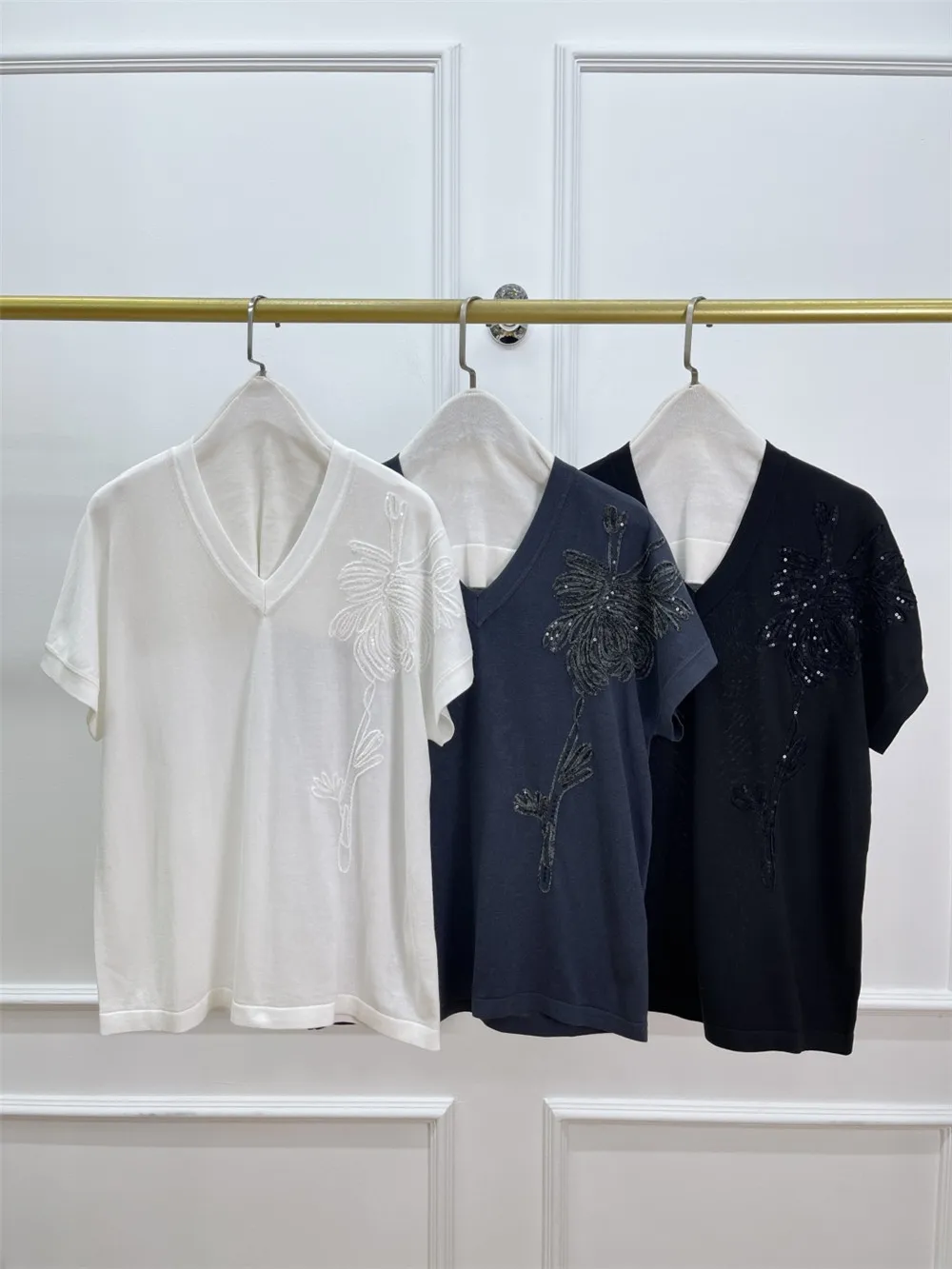 

Women's 25 Summer Short-Sleeved Knitted Sweater Embroidery Sequined Flower T-shirt Top