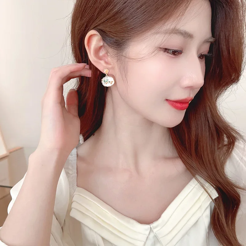 

The 2025 new niche design ancient-style earring dress is paired with high-end "Wish you all the Best" earrings