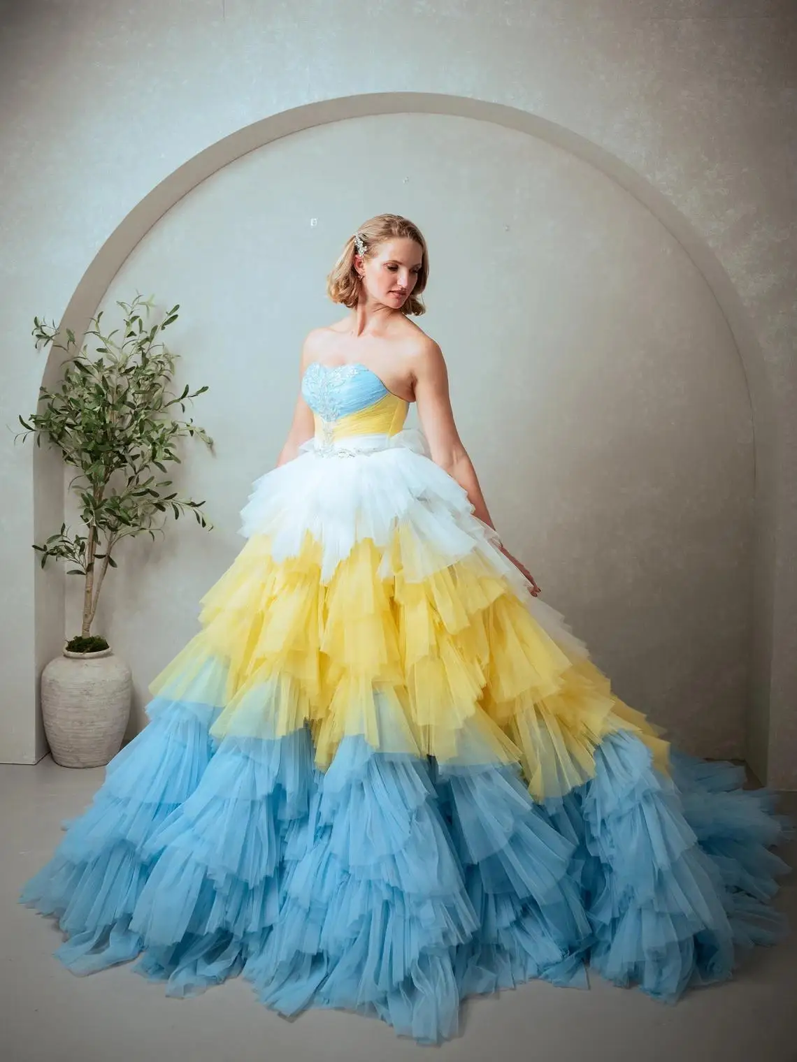 Luxury Colorful Mother And Daughter Matching Dresses Ball Gown Layered Ruffles Strapless Mom And Me Evening Outfits Custom Made