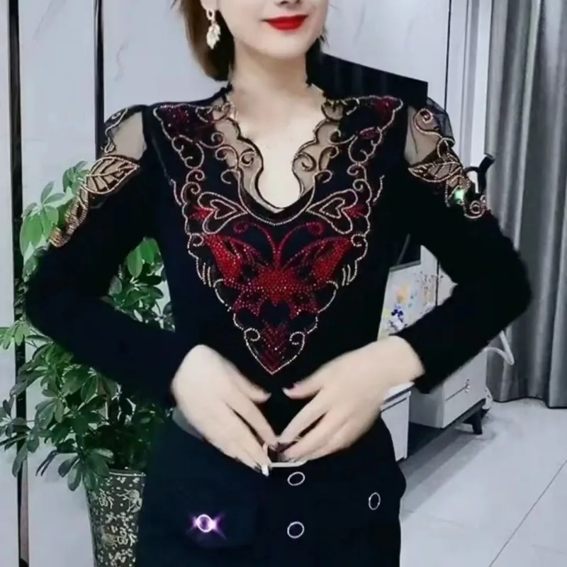 Odzież damska stylowa seksowna siateczkowa koronkowa patchworkowa Rhinestone podstawowe t-shirty damskie eleganckie dekolt w serek z długim rękawem