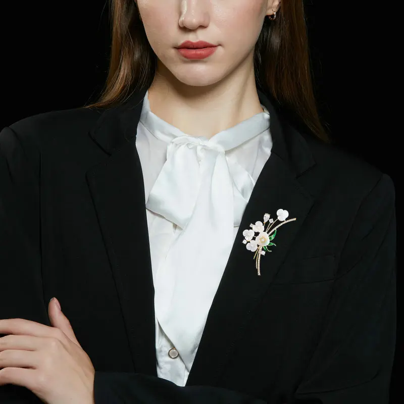 Vintage Chinese Style Mother Of Pearl Flower Brooch Cubic Zirconia Enamel Leaves Lucky Auspicious Scarf Clip For Hanfu Cheongsam
