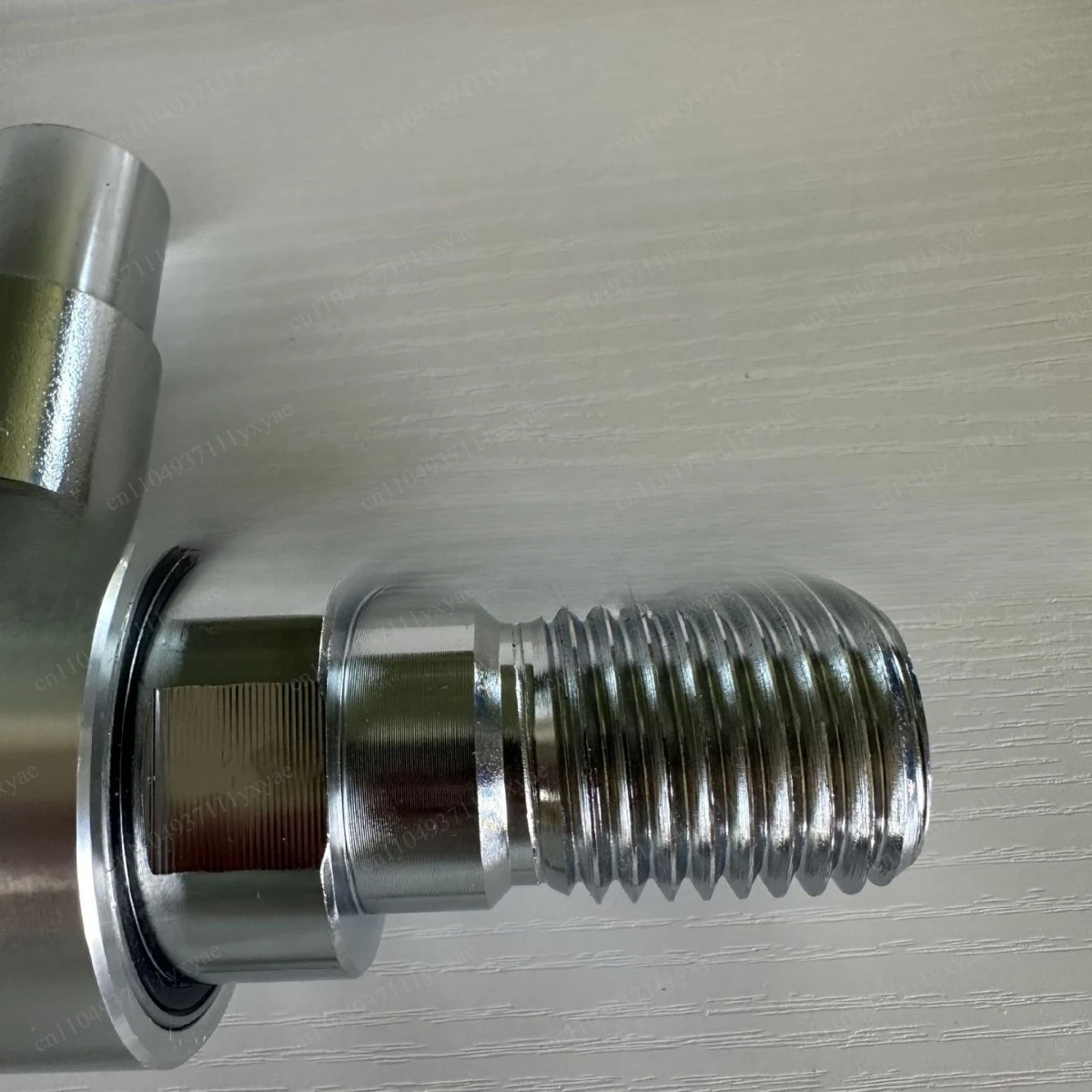 Adapter head dust connector m22 inner 1-1/4 -7 outer adapter