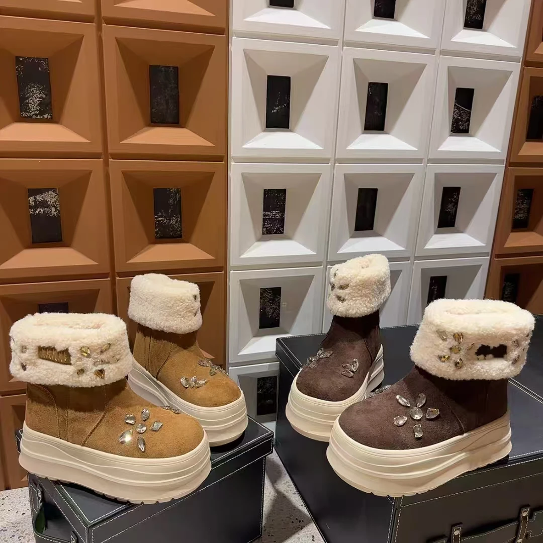 Thick-soled water diamond fur integrated snow boots, large-sized comfortable thickened women's cotton shoes 35-39