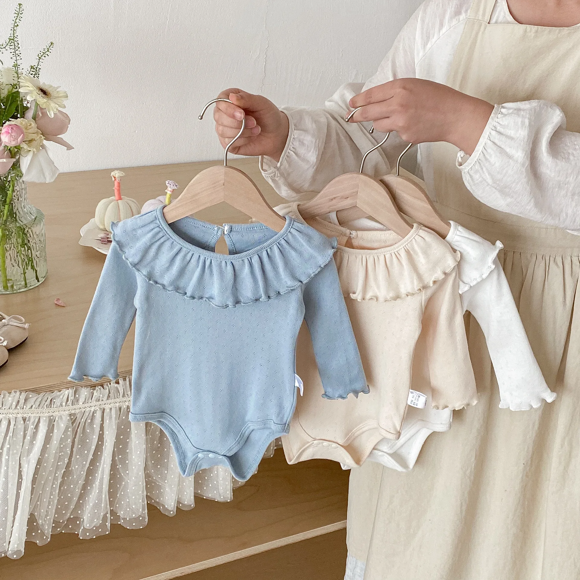 

2026 Spring New Baby Long Sleeve Bodysuit Cotton Infant Girl Cute Ruffle Collar Princess Jumpsuit Solid Newborn Clothes 0-24M