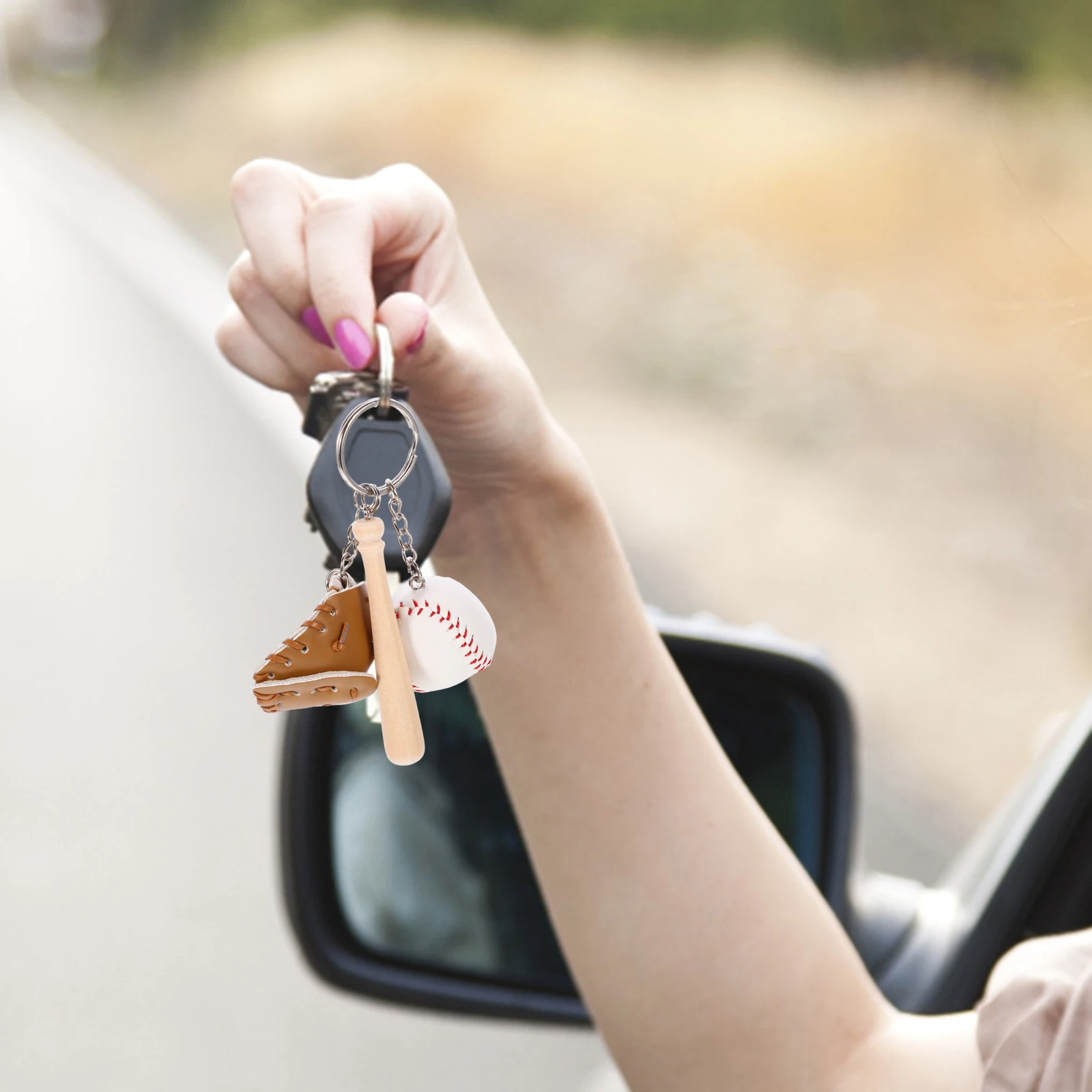 

2Pcs Fashionable Baseball Keychains Mini Softball Bat Key Ring Pendant for Gift Lovers
