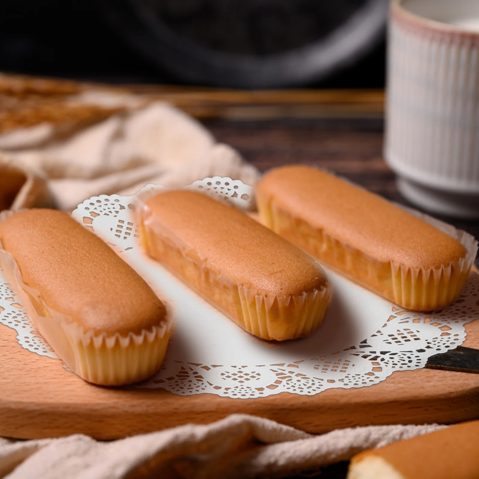 

100Pcs High Quality Lace Paper Doilies Round Design Cake Mats Nonstick Pads for Cakes Cupcakes Cookies Chocolates