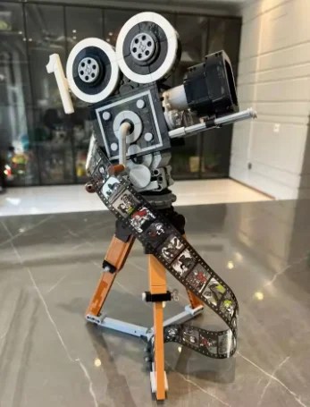 

2025 НОВАЯ камера для данина, 811 шт., строительный набор, коллекционные кирпичи на 100-летие, строительные игрушки, подарок для детей, взрослых, фанатов