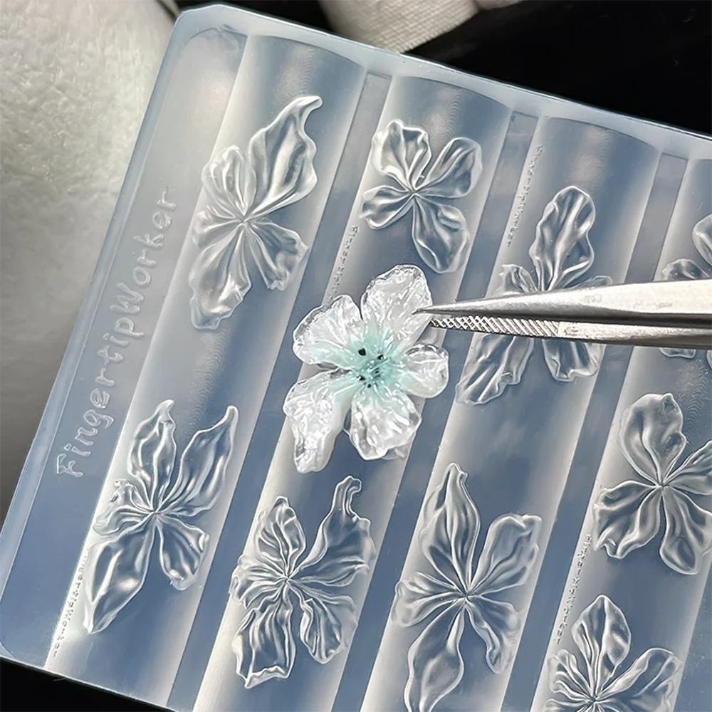 1pcs Crystal Lily Flower Silicone Nail Carving Mold 3D Five-Petal Hibiscus Flowers Nails Template DIY Clear Epoxy Nail Stencils