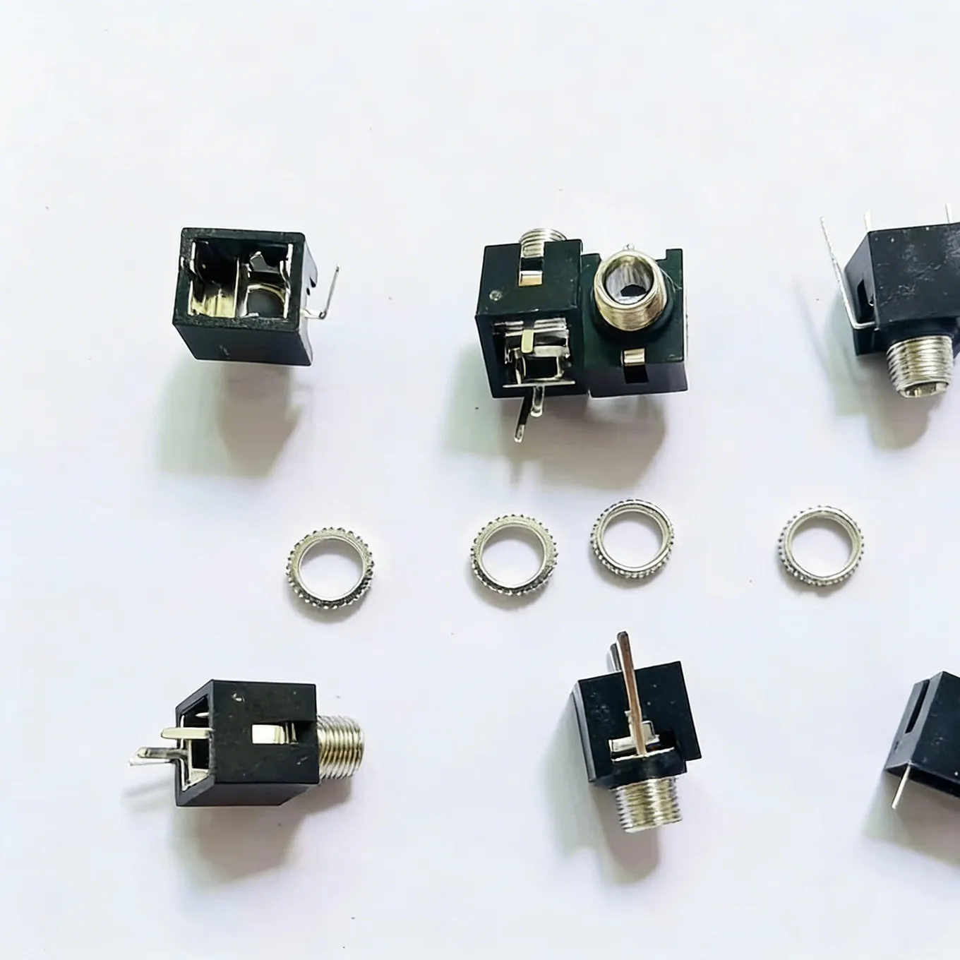 New original 100% headset socket PJ-301M 3.5MM audio and video socket measuring 90 degree full copper temperature resistance