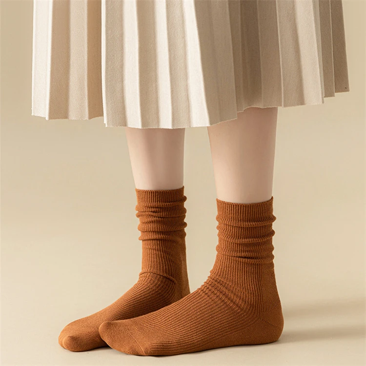 Frauen Baumwolle Socken Neue Herbst Casual Einfache Feste Farbe Winter Warme Socken Für Frauen Koreanischen Stil Mittleren Rohr Mädchen Pile socken – Detail 3