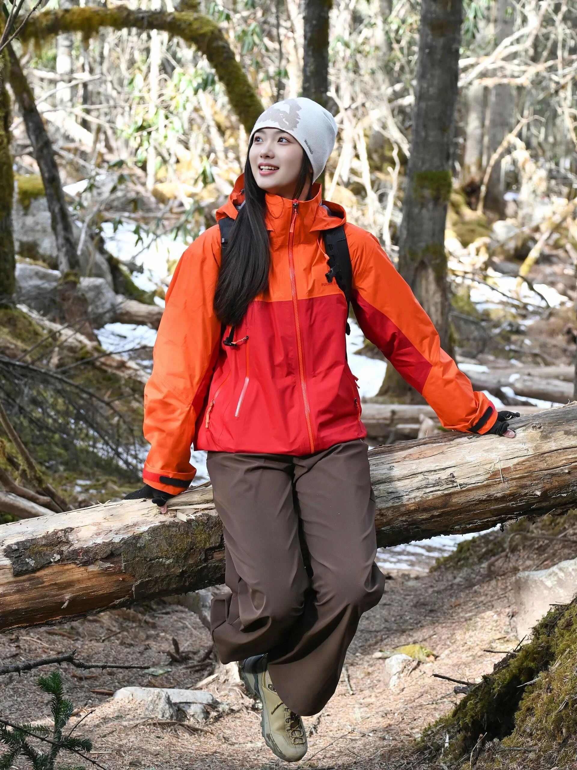 

Куртка для активного отдыха Fuyuan: Ветрозащитная, водонепроницаемая, для походов, женская, весна 2026, новый стиль, дизайн с цветовыми блоками, унисекс, повседневная.