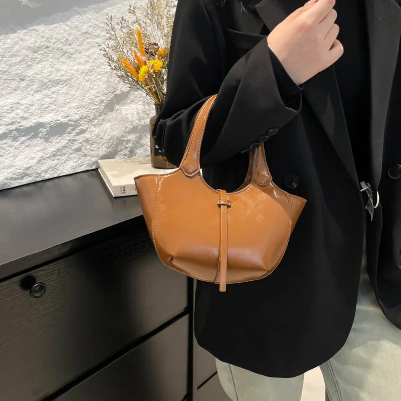 

Модная мини-сумка через плечо 2025 года для женщин, шикарный кошелек на плечо, маленькая минималистичная сумка, элегантная дневная сумка, стильная повседневная сумка-тоут