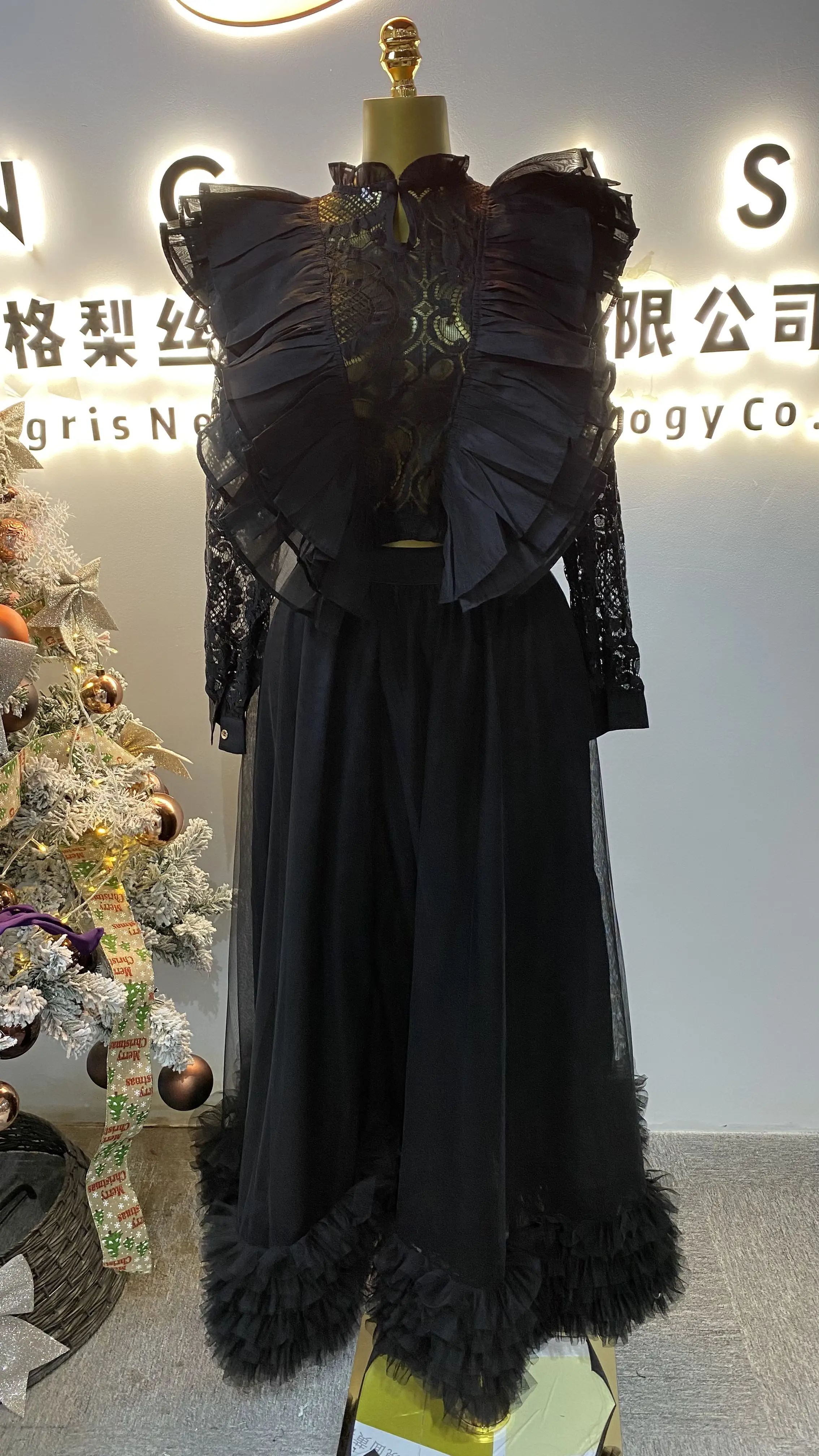 

2025 Spring and Summer Women's New Round Neck Lace Patchwork Midi Pleated Skirt-GZMM427