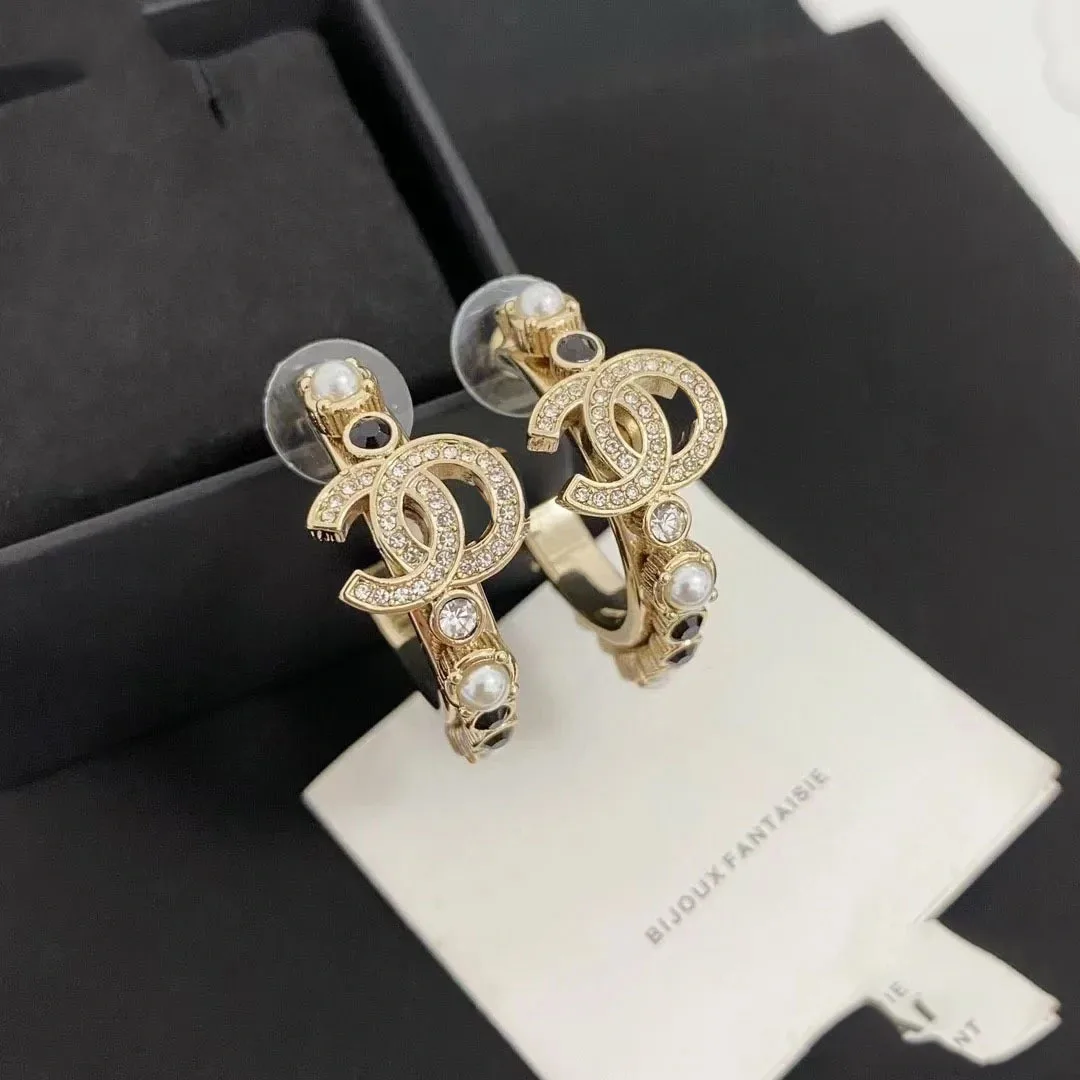 

Designer Women's Pearl Letter C Shape Earrings Luxury Earring Fashion Jewelry Vintage Letter Pearl Hoop Earrings Accessories