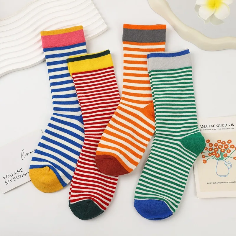 4 Paar gestreifte Retro-Kontrastfarbe, Persönlichkeit, Ethno-Stil, lange Socken, süße und niedliche Frühlings-Mädchen-Stil, mittlere Röhrensocken 2025