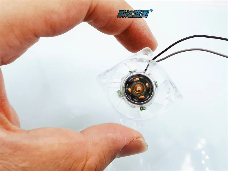 Brandneuer, leiser 3007-transparenter, beleuchteter blauer 3 cm großer Micro-5-V-USB-Router-Laptop-Lüfter, 30 x 30 x 7 mm