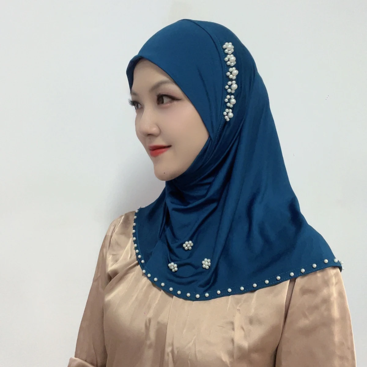 New Beads Bonnet Hijab Stretch Instant Scarf Islamic Headband Muslim Jersey Hijab Cover Headwrap Turbante Scarf Supplier