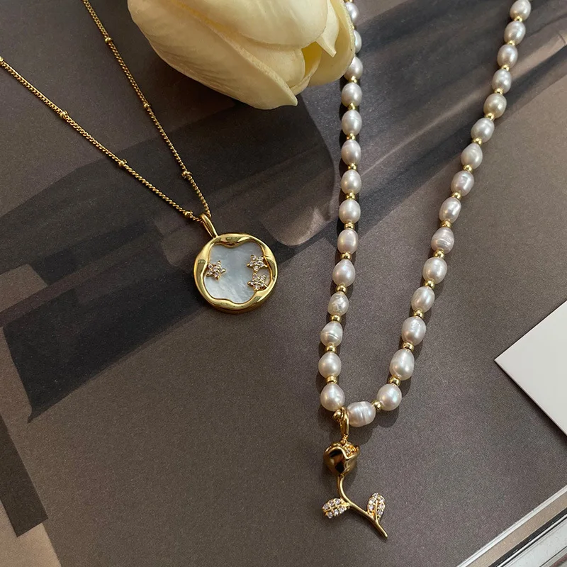 

Russia Style Natural Freshwater Pearl Strand Rose Charms Necklace for Women, Versatile, Light Luxurious Clavicle Chain Ins Niche