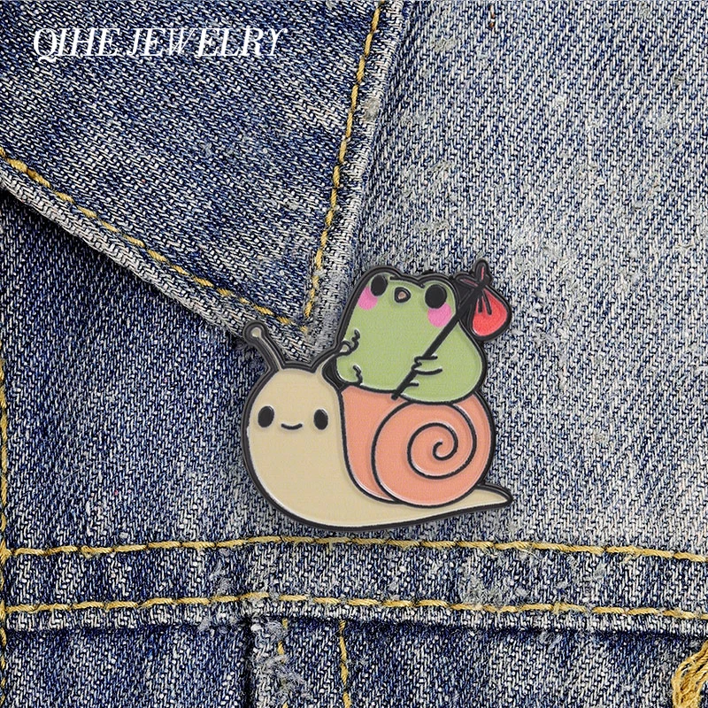 Cute Snail Frog Hard Enamel Pins Cartoon Frog Riding Snail Traveler Brooch Lapel Badge Backpack Accessories Animal Jewelry Gifts