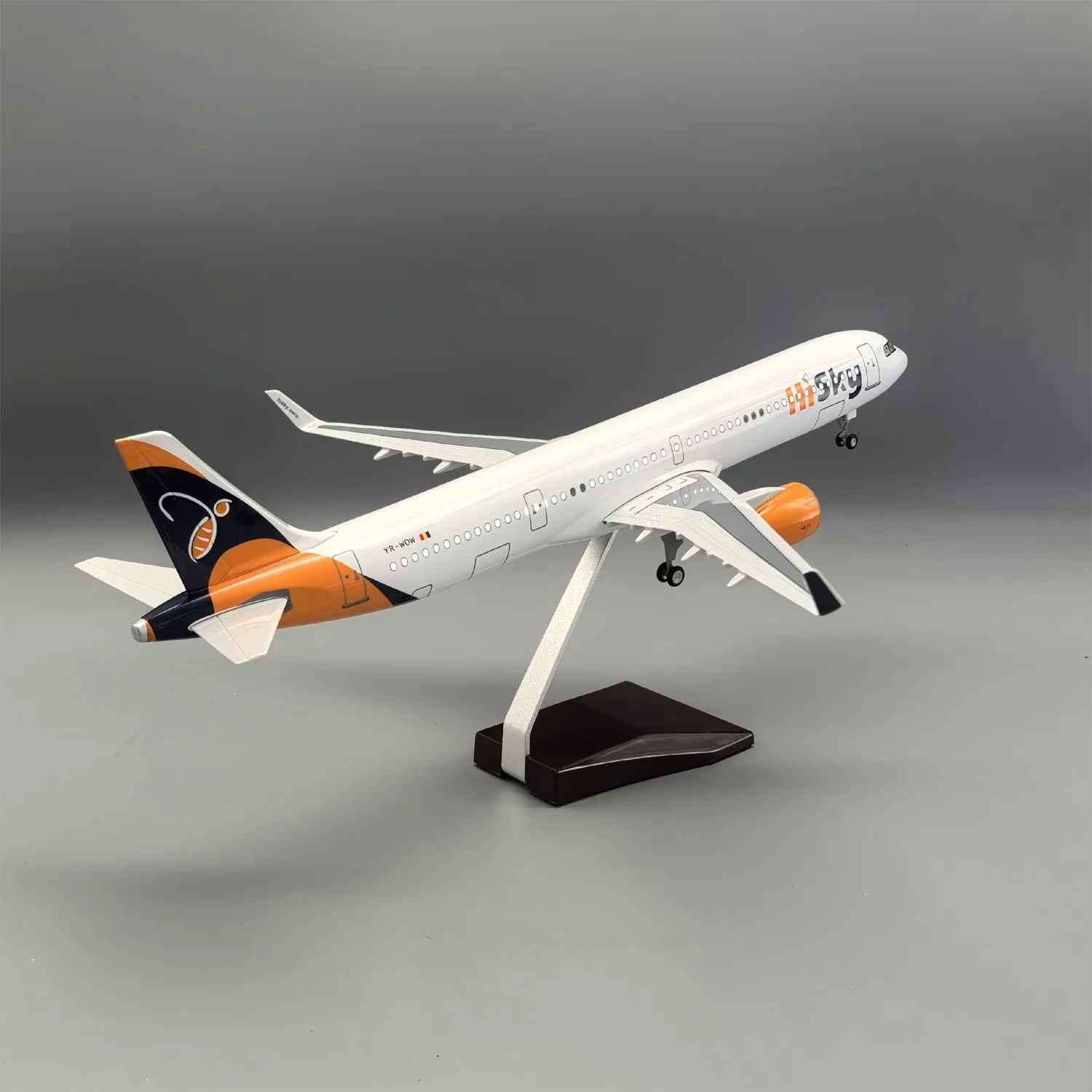 44cm A321neo Hisky Europe Airways Resin Airplanes Toy Decoration 1:100 Scale Model Aircraft Diecast With Lights Base Business