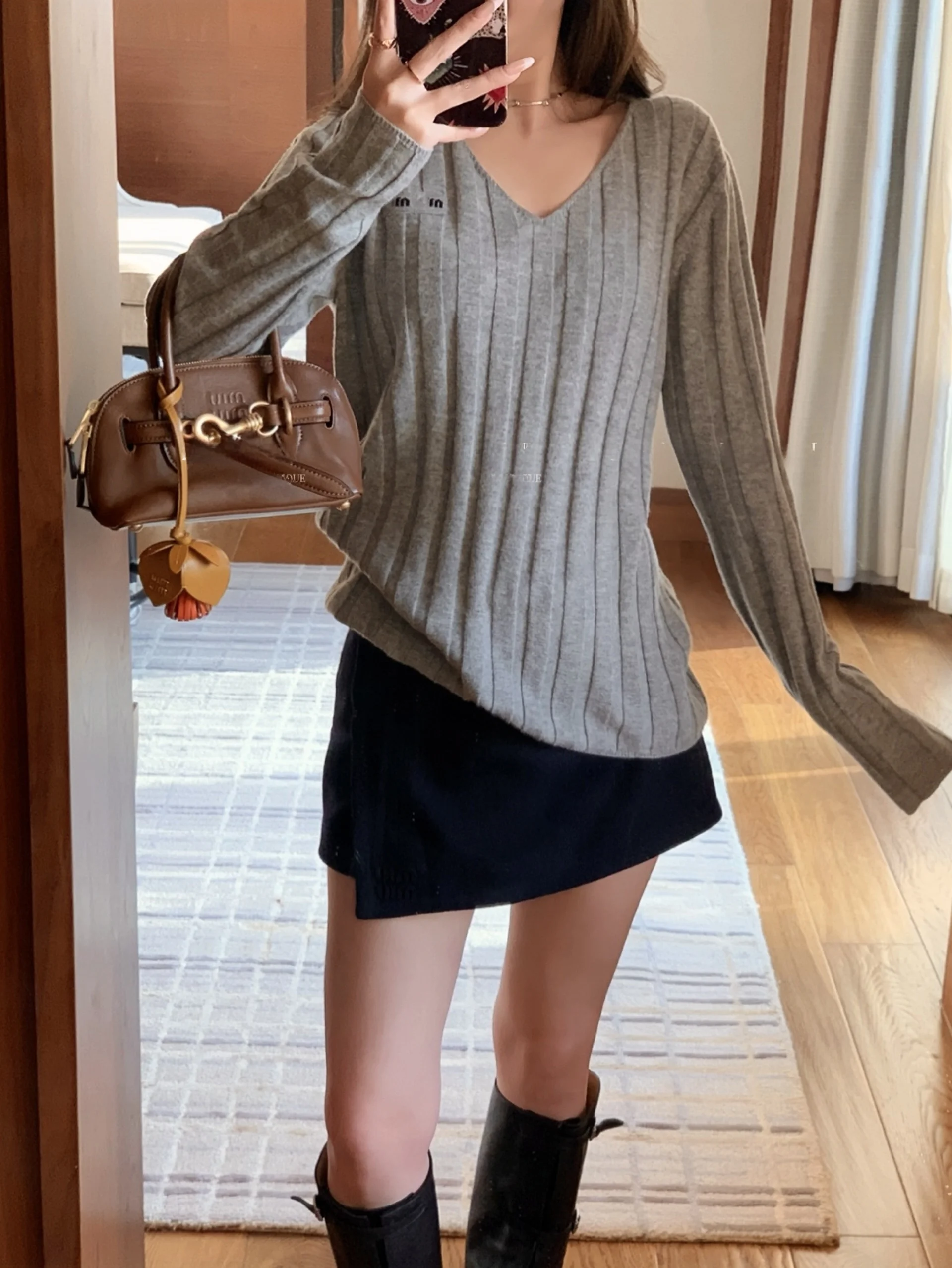 

Вязаный свитер Lazin с V-образным вырезом, из смесовой шерсти, женский, свободного кроя, длинный рукав, зимний, эксклюзивно онлайн