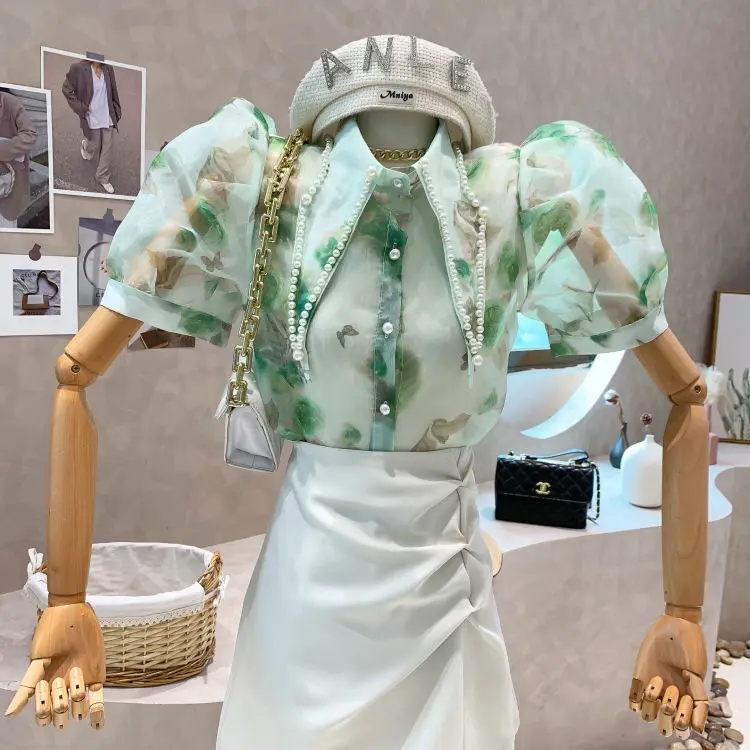 Shirt women's new niche design in the summer of 2024 printed large pointed collar heavy industry beaded short-sleeved shirt
