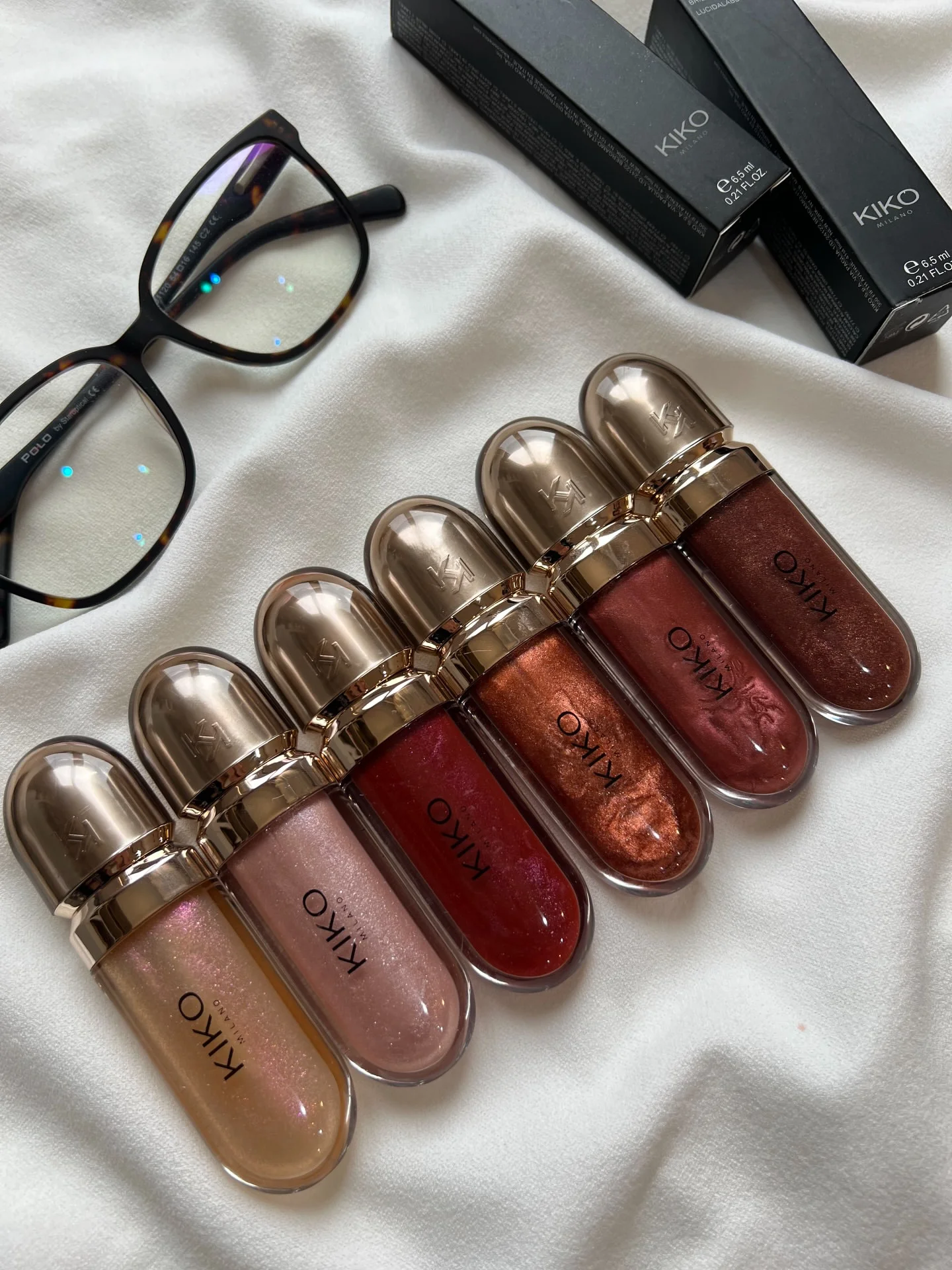 Image of KIKO Milano Kissable Lipgloss, wasserfest, transferfest, wischfest, leicht, cremige Textur, angenehm zu tragen, Make-up.