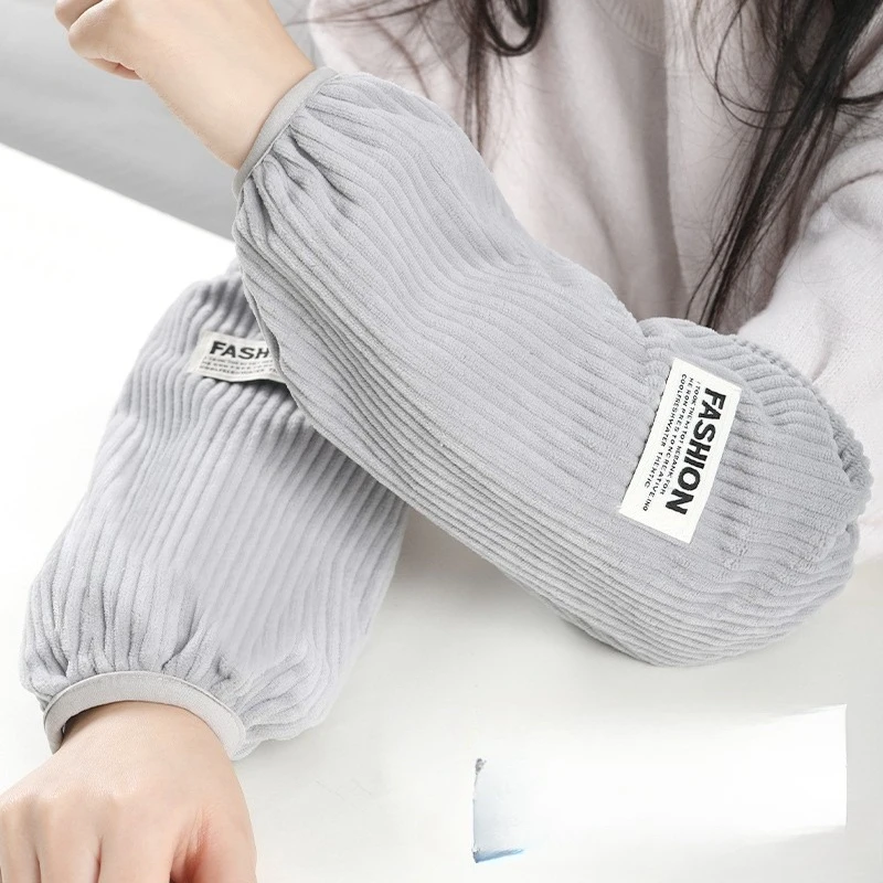 

Зимние удлиненные защитные нарукавники для мужчин и женщин, работающих на дому, с плюшевыми защитными вставками для предотвращения загрязнений и пятен.