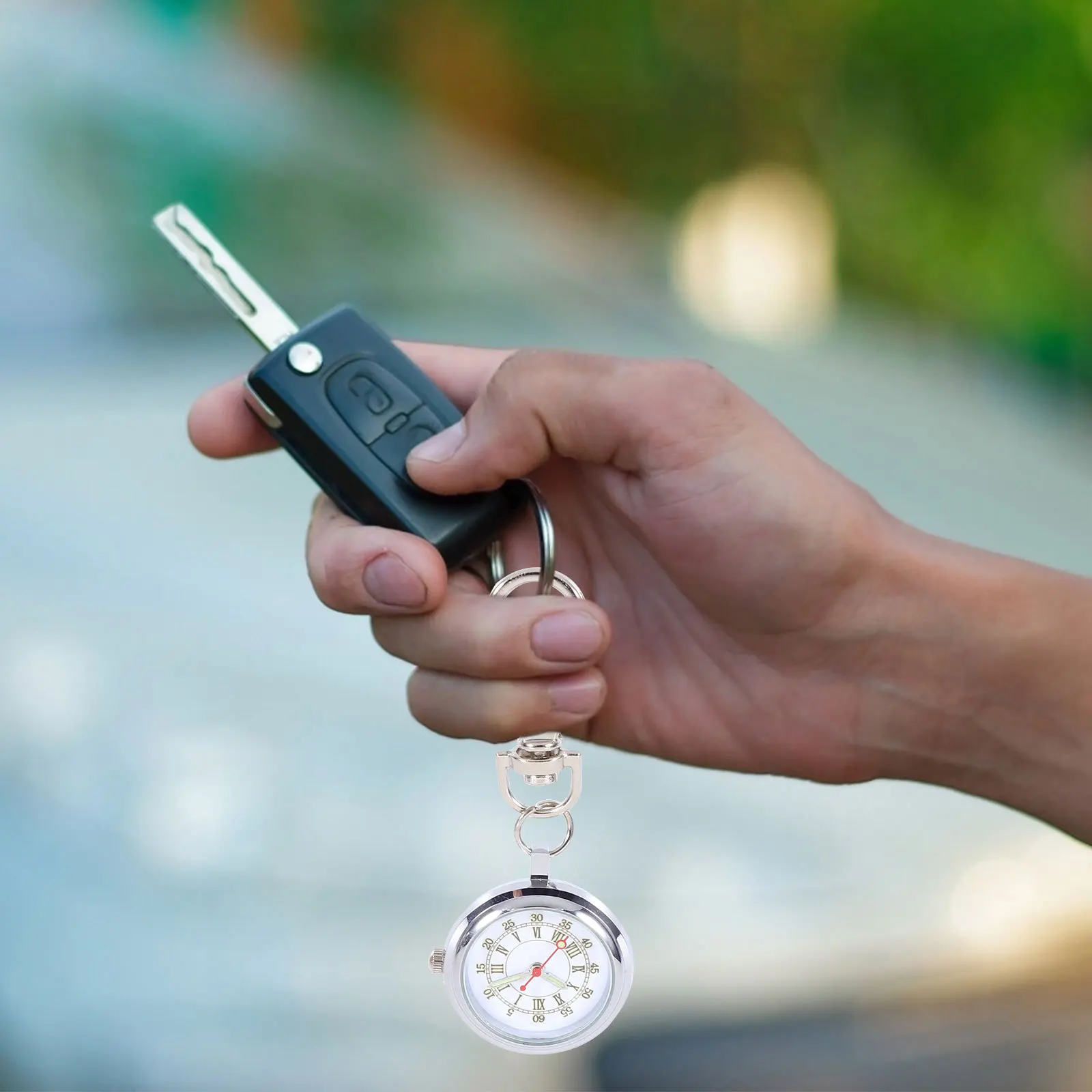 

1Pcs Large Dial Nurse Pocket Watch Quartz Keychain Alloy Glass Material Easy to Use Strong to Wear Luminous Pointer for Medical