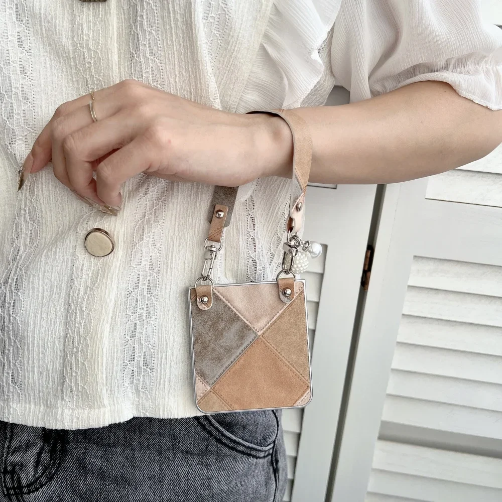 퓨전 비즈니스 슬레 블라 컬러 콜리전 손목 스트랩 끈 가죽 폰 케이스 삼성 갤럭시 Z 플립 7 6 5 4 3 보호 커버