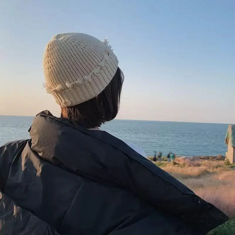 新しい冬用伸縮性のある暖かいヒップホップビーニー、トレンドの破れ襟ニット帽、女性男性用ボンネット