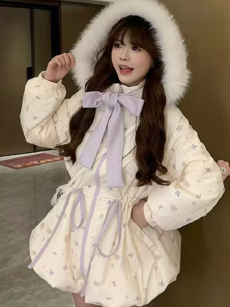 

Милое женское зимнее пальто из хлопка с цветочным принтом, большим меховым воротником, средней длины, с капюшоном и поясом на талии