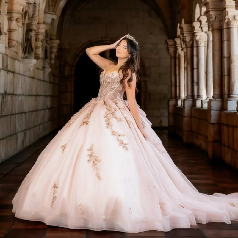 

Индивидуальные платья Quinceanera светлого цвета с открытыми плечами и блестками, аппликация, кружевной бант, длинный хвост, Vestido 15, Quinceanera