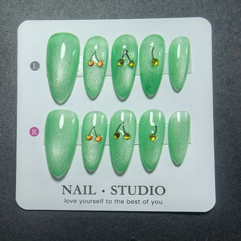 10 Uñas Postizas Almendradas con Efecto Ojo de Gato y Polvo Espejo, Diseño de Cereza con Puntos de Ópalo, Uñas Magnéticas Cromadas