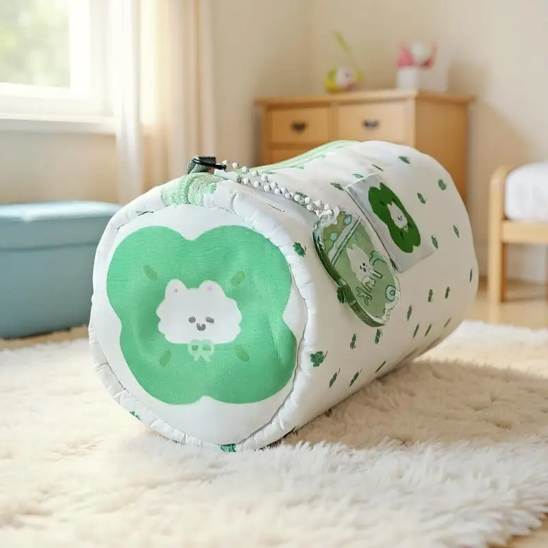 Sizeable & Cute Four-Leaf Clover Kitten Pencil Case for Organizing Cosmetics and Stationery - Ideal for School, Office, Travel