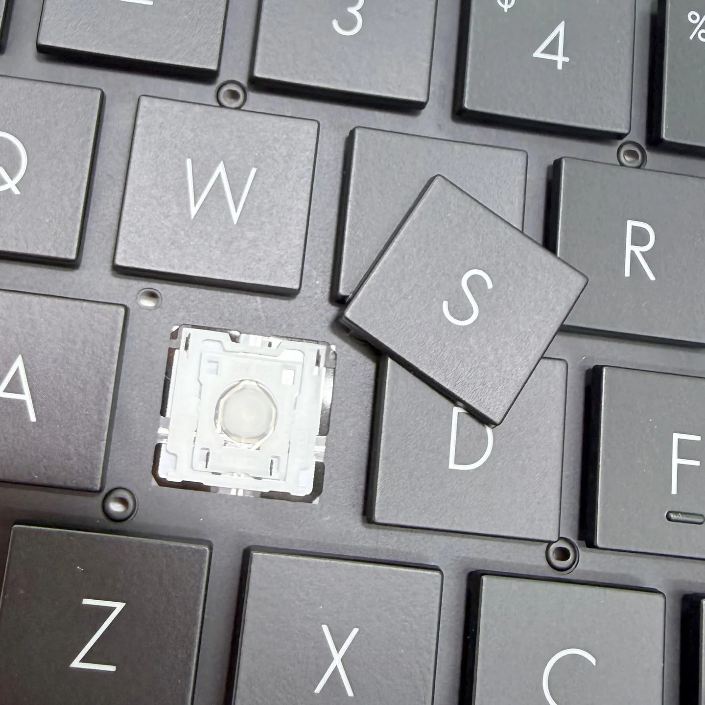 Immagine 7: Tasti e Supporti per Tastiera Laptop A-Doc 14Air Vivobook S 14 OLED S5406 M5406, Accessori e Ricambi in Gomma
