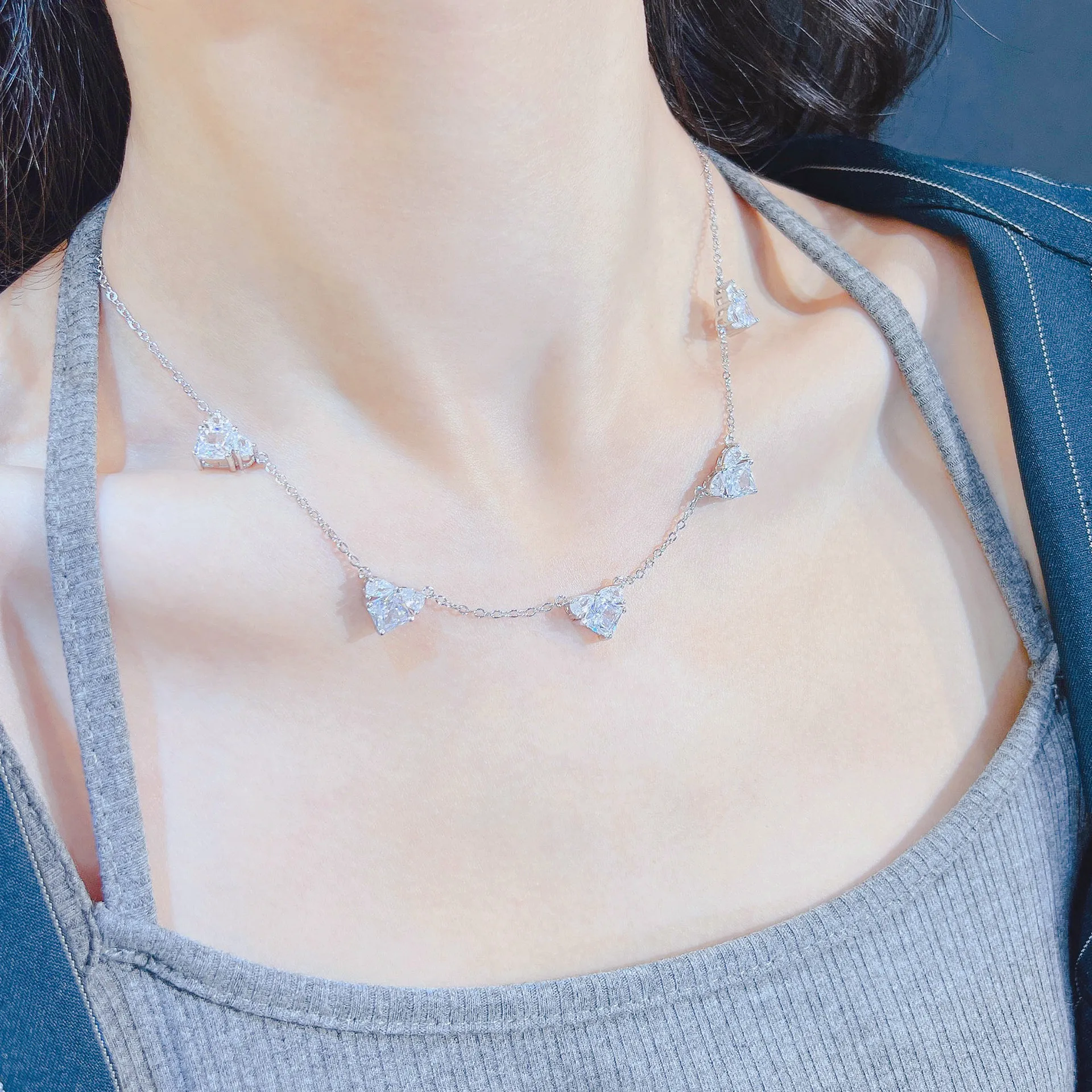 Luxuriöse Herzförmige Zirkonia-Ohrstecker für Damen Elegante Modische Halskette Schmuck für Party und Hochzeit – Detail 9