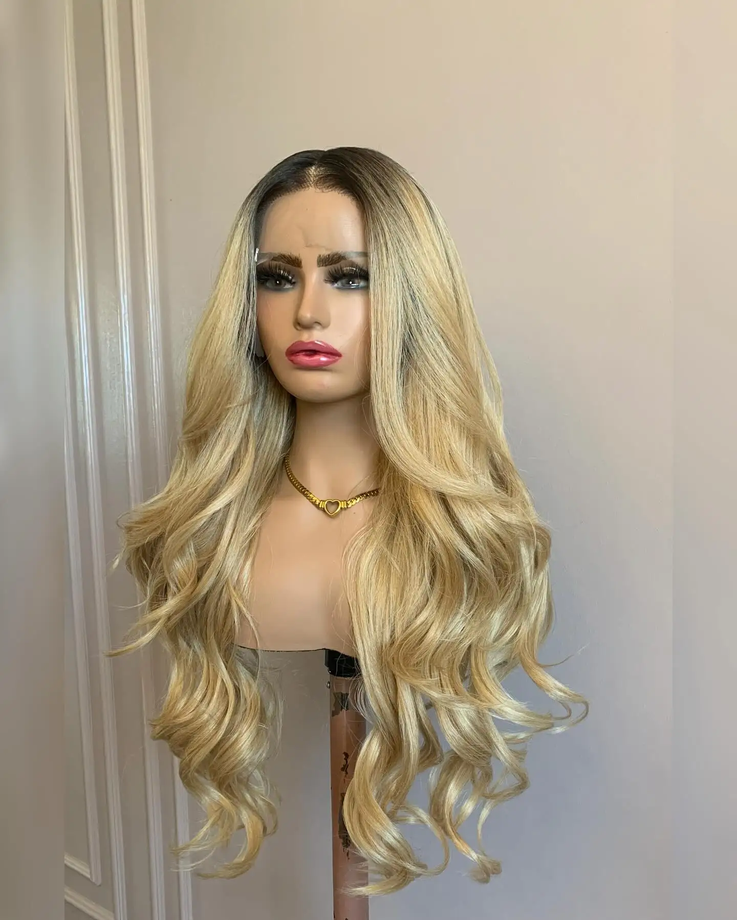 Soft Ombre Light Blonde Long Loose Wave Synthetic Lace Frontal Wigs Shadow Roots Middle Parting High Quality Wigs Costume Woman